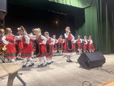 „Лаленца”-та и „Черешки”-те на Школата по народно пеене с концерт в село Агатово