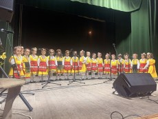 „Лаленца”-та и „Черешки”-те на Школата по народно пеене с концерт в село Агатово