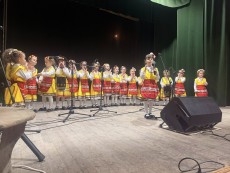 „Лаленца”-та и „Черешки”-те на Школата по народно пеене с концерт в село Агатово