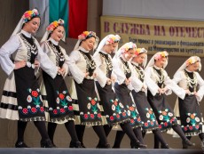 Балетните грации блеснаха на сцената на „Сълза и смях” за празника на българските читалища