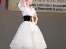 Балетните грации блеснаха на сцената на „Сълза и смях” за празника на българските читалища