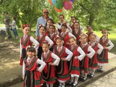 Песни, танци и аплодисменти на събора в село Ловнидол