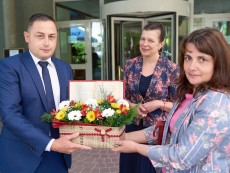 Наградиха читалищни деятели и дарители за заслуги и принос